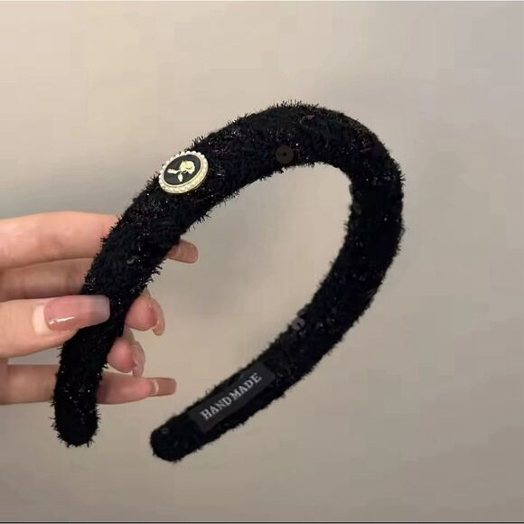 2/$20 Queen Victoria Pearl Headband,‎ One Size, Black - Picture 1 of 2